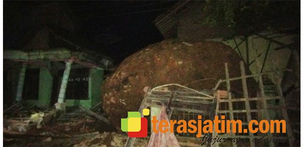 Batu Besar Turun Gunung, 3 Rumah di Gegeran Pacitan Jadi Sasaran Batu Besar Turun Gunung, 3 Rumah di Gegeran Pacitan Jadi Sasaran