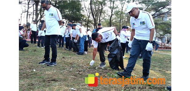 Lihat Sampah Kiriman di Pancer Door Pacitan, DLH Jatim Dan Pemkab Kompak Lihat Sampah Kiriman di Pancer Door Pacitan, DLH Jatim Dan Pemkab Kompak