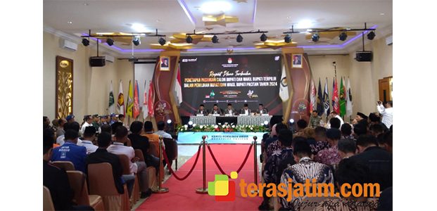 Dok! Kampiun Pilbup Pacitan 2024 Ditetapkan KPU Dok! Kampiun Pilbup Pacitan 2024 Ditetapkan KPU