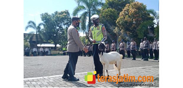 Kapolres Pacitan: Anggota Berprestasi Diganjar Reward, Bendera Hitam Untuk Yang Minim Inovasi Kapolres Pacitan: Anggota Berprestasi Diganjar Reward, Bendera Hitam Untuk Yang Minim Inovasi