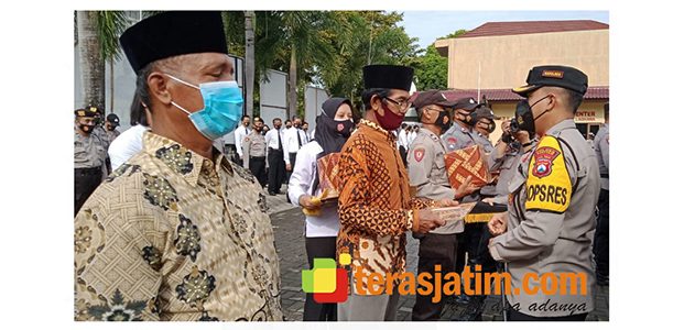 Mau Dapat Reward dari Kapolres Pacitan Seperti 2 Warga Ini? Mau Dapat Reward dari Kapolres Pacitan Seperti 2 Warga Ini?