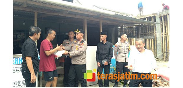 Polres Pacitan Gandeng Jurnalis dan Pemuda Peduli Bencana Salurkan Bantuan ke Korban Gempa