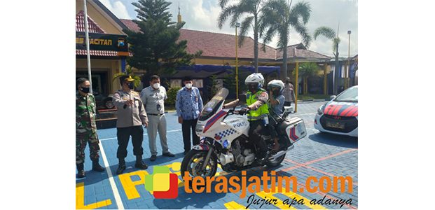 57 Anak Yatim Piatu di Pacitan Dapat Orang Tua Asuh dari Polisi 57 Anak Yatim Piatu di Pacitan Dapat Orang Tua Asuh dari Polisi