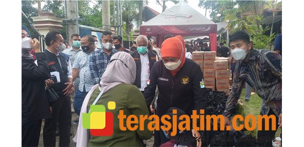 Gelar Operasi Pasar di Pacitan, Khofifah: Minyak Goreng di Jatim Harusnya Surplus 4.000 Ton Setiap Bulan Gelar Operasi Pasar di Pacitan, Khofifah: Minyak Goreng di Jatim Harusnya Surplus 4.000 Ton Setiap Bulan