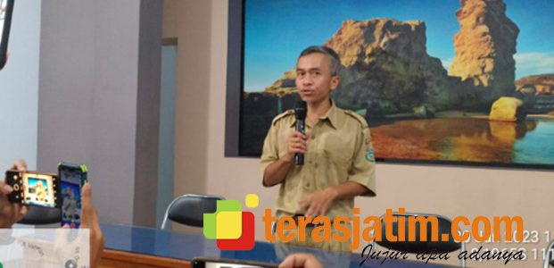 Kritik ‘Kades Demo’ di DPR-RI, Guru SD di Pacitan Terancam Dipolisikan Kritik ‘Kades Demo’ di DPR-RI, Guru SD di Pacitan Terancam Dipolisikan
