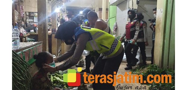 Srikandi Tangguh Polres Pacitan Keluar Kandang, Ini Yang Dilakukan Srikandi Tangguh Polres Pacitan Keluar Kandang, Ini Yang Dilakukan