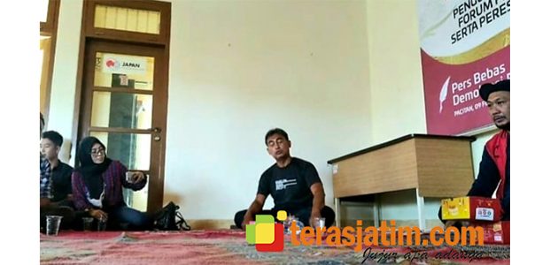 Usai Sebut Wartawan ‘Goblok’, Eks Komite SMPN 1 Pacitan Minta Maaf Usai Sebut Wartawan ‘Goblok’, Eks Komite SMPN 1 Pacitan Minta Maaf
