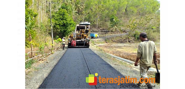 Cicipi Jalan Mulus, Warga Perbatasan Pacitan Sumringah Cicipi Jalan Mulus, Warga Perbatasan Pacitan Sumringah