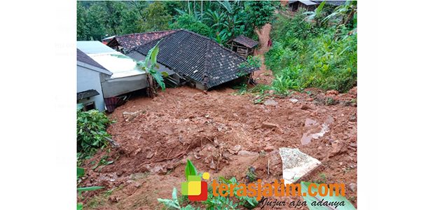 Rumah Terdampak Longsor di Karanggede Pacitan Belum Tertangani Rumah Terdampak Longsor di Karanggede Pacitan Belum Tertangani