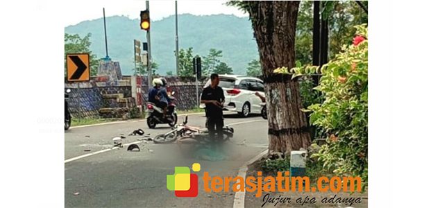 Kendarai Ninja, Pemotor Muda di Pacitan Tabrak Mobil Kendarai Ninja, Pemotor Muda di Pacitan Tabrak Mobil