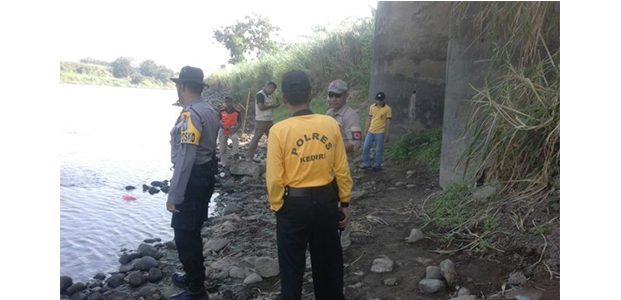 Pamit Buang Hajat, Tukang Penyeberangan asal Jombang Hilang di Sungai Brantas Pamit Buang Hajat, Tukang Penyeberangan asal Jombang Hilang di Sungai Brantas