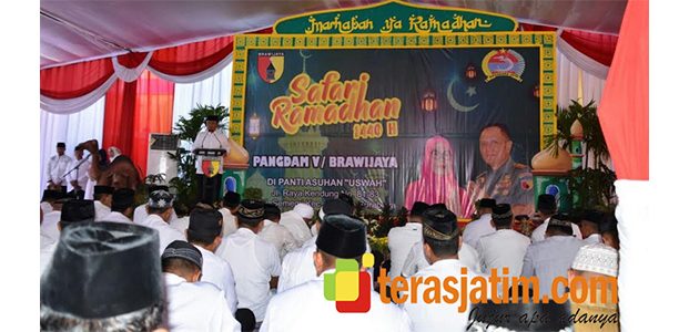 Pangdam Brawijaya Gelar Safari Ramadhan di Panti Asuhan Uswah Benowo Surabaya Pangdam Brawijaya Gelar Safari Ramadhan di Panti Asuhan Uswah Benowo Surabaya