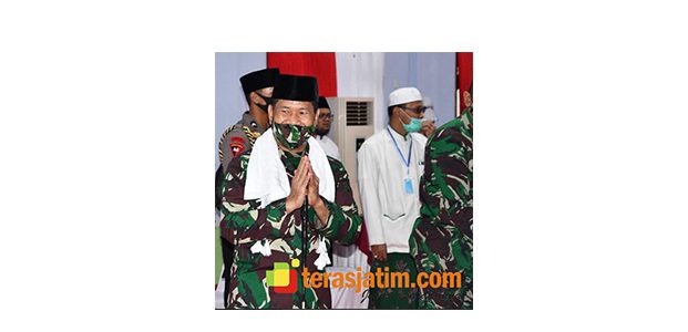 Pangdam Brawijaya dan Kapolda Jatim Silaturahmi ke Ulama di Madura Pangdam Brawijaya dan Kapolda Jatim Silaturahmi ke Ulama di Madura