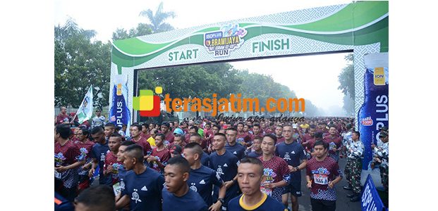 Pangdam V Brawijaya Berangkatkan Ribuan Peserta ‘Brawijaya Run’ Pangdam V Brawijaya Berangkatkan Ribuan Peserta ‘Brawijaya Run’