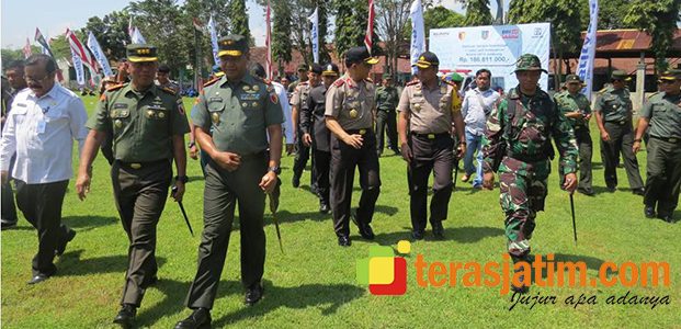 Pangdam dan Wakapolda Jatim Hadiri Pembukaan TMMD di Jombang Pangdam dan Wakapolda Jatim Hadiri Pembukaan TMMD di Jombang