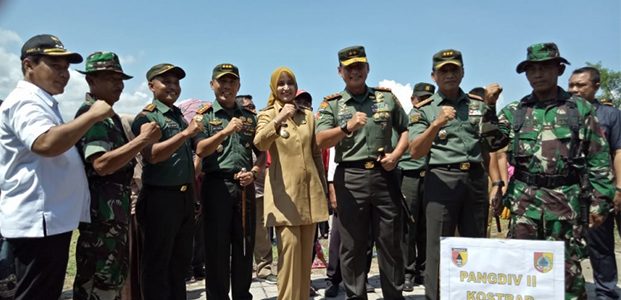 Pangdivif 2 Kostrad Resmi Tutup Program TMMD di Jember Pangdivif 2 Kostrad Resmi Tutup Program TMMD di Jember