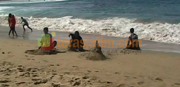 Mengenal Pantai Tambakrejo Blitar Mengenal Pantai Tambakrejo Blitar