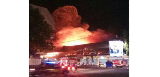 Pasar Songgolangit Ponorogo Dilalap Si Jago Merah, 400 Kios Luluh Lantak Pasar Songgolangit Ponorogo Dilalap Si Jago Merah, 400 Kios Luluh Lantak