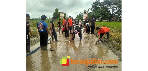 Pasca Banjir Bojonegoro, Warga Turun ke Jalan dan Berharap Bantuan Pemerintah Pasca Banjir Bojonegoro, Warga Turun ke Jalan dan Berharap Bantuan Pemerintah