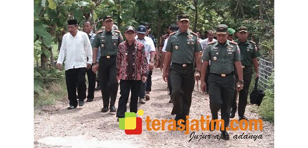 Pasca Gempa, Pangdam Brawijaya Kunjungi Pelaksanaan Baksos di Pulau Sapudi Pasca Gempa, Pangdam Brawijaya Kunjungi Pelaksanaan Baksos di Pulau Sapudi