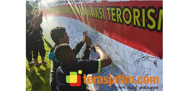 Pasca Insiden Mako Brimob, Warga Situbondo Berikan Dukungan Kepada Polri Pasca Insiden Mako Brimob, Warga Situbondo Berikan Dukungan Kepada Polri