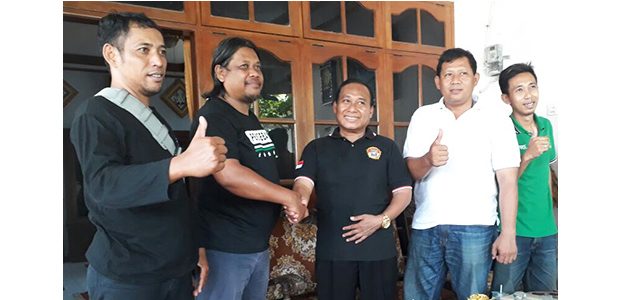 Pasca Insiden di Surabaya, Koordinator Bonek Ngawi Kunjungi Ketua PSHT Ngawi Pasca Insiden di Surabaya, Koordinator Bonek Ngawi Kunjungi Ketua PSHT Ngawi