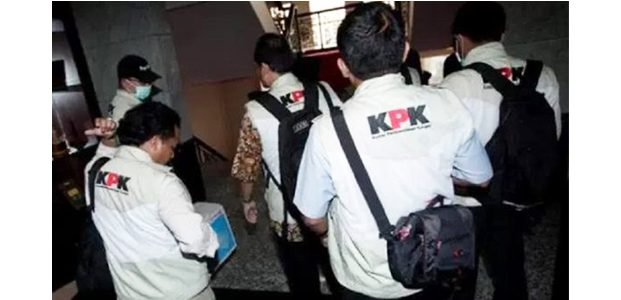 Pasca OTT, KPK Geledah Kantor DPRD dan Dinas PU Pemkot Mojokerto Pasca OTT, KPK Geledah Kantor DPRD dan Dinas PU Pemkot Mojokerto