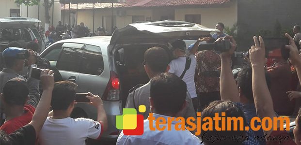 Pasca OTT di Blitar dan Tulungagung, KPK Boyong 4 Orang ke Jakarta Pasca OTT di Blitar dan Tulungagung, KPK Boyong 4 Orang ke Jakarta