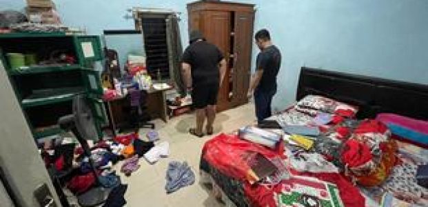 Diduga Korban Perampokan, Wanita di Legok Pasuruan Tewas Bersimbah Darah di Garasi Diduga Korban Perampokan, Wanita di Legok Pasuruan Tewas Bersimbah Darah di Garasi
