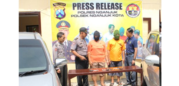 Akibat Terhimpit Ekonomi, Pasutri di Nganjuk Ini Kompak Gelapkan 3 Mobil Akibat Terhimpit Ekonomi, Pasutri di Nganjuk Ini Kompak Gelapkan 3 Mobil