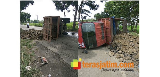 Pecah Ban, Dump Truk Bermuatan Tanah Terbalik di Plosogeneng Jombang Pecah Ban, Dump Truk Bermuatan Tanah Terbalik di Plosogeneng Jombang