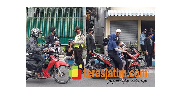 Peduli Sesama, PSHT Baureno Bojonegoro Bagikan 1500 Masker Gratis Peduli Sesama, PSHT Baureno Bojonegoro Bagikan 1500 Masker Gratis