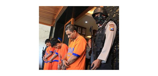 Ini Peran Para Tersangka Pembakaran Mapolsek Tambelangan Sampang Ini Peran Para Tersangka Pembakaran Mapolsek Tambelangan Sampang