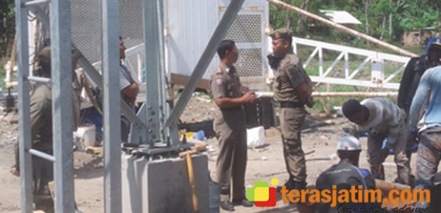 Pembangunan Tower Dihentikan Paksa Pembangunan Tower Dihentikan Paksa