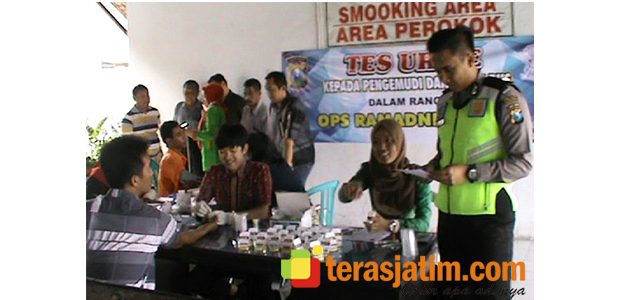 Tensi dan Kolesterol Awak Bus di Terminal Patria Blitar Rata-Rata Tinggi Tensi dan Kolesterol Awak Bus di Terminal Patria Blitar Rata-Rata Tinggi