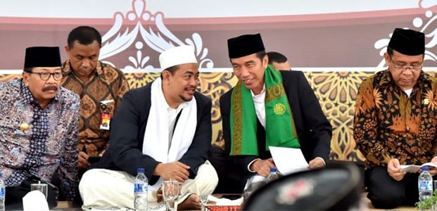 Pemerintah Akan Beri Beasiswa Bagi 500 Santri Berprestasi di Madura Pemerintah Akan Beri Beasiswa Bagi 500 Santri Berprestasi di Madura