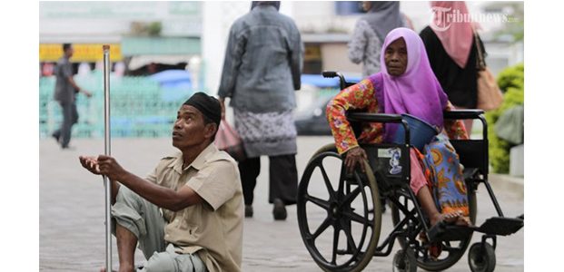 Pemkot Malang Akan Denda Pemberi Uang ke Gelandangan dan Pengemis (Gepeng) Pemkot Malang Akan Denda Pemberi Uang ke Gelandangan dan Pengemis (Gepeng)