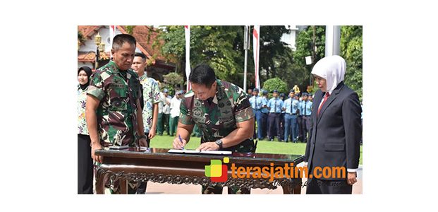Pemprov Jatim dan TNI-AD Kerjasama Wujudkan SMA Unggulan Pemprov Jatim dan TNI-AD Kerjasama Wujudkan SMA Unggulan
