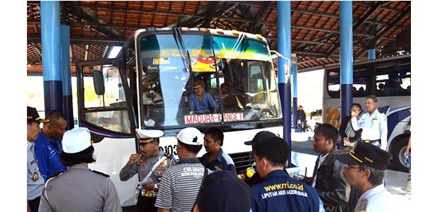Pemudik Yang Menggunakan Bus Jurusan Jakarta-Madura Mulai Meningkat Pemudik Yang Menggunakan Bus Jurusan Jakarta-Madura Mulai Meningkat