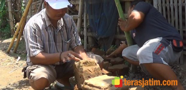 Penemuan Batu-Bata Diduga Peninggalan Kerajaan Majapahit Penemuan Batu-Bata Diduga Peninggalan Kerajaan Majapahit