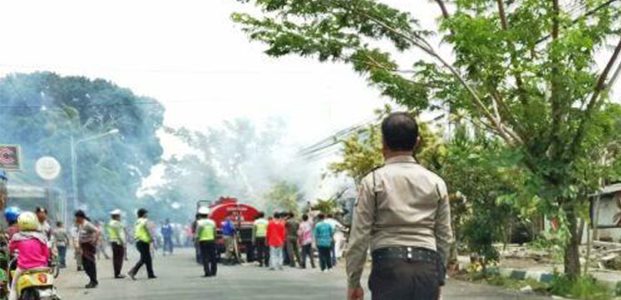 Penertiban Pedagang di Lahan Pemerintah, Mobil Satpol PP Banyuwangi Nyaris Dibakar Penertiban Pedagang di Lahan Pemerintah, Mobil Satpol PP Banyuwangi Nyaris Dibakar