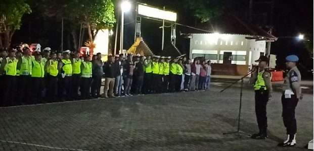 Pengamanan Malam Suroan di Trenggalek, Aparat Kedepankan Sikap Humanis Pengamanan Malam Suroan di Trenggalek, Aparat Kedepankan Sikap Humanis
