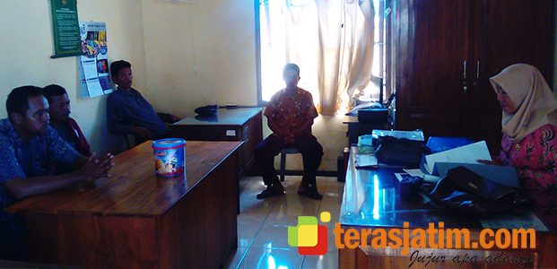 Warga Kertosari Situbondo Protes Penunjukan 7 Petugas Sublok Warga Kertosari Situbondo Protes Penunjukan 7 Petugas Sublok