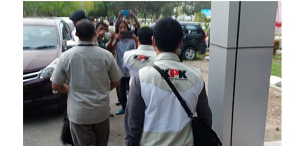 Penyidik KPK Periksa Sejumlah Staf Kejari Pamekasan Penyidik KPK Periksa Sejumlah Staf Kejari Pamekasan