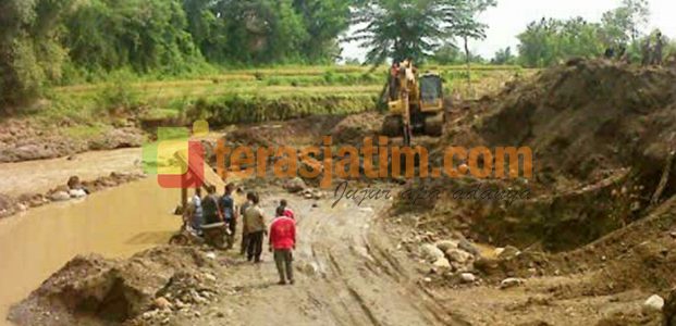 DPRD Jombang Dukung Penyitaan Alat Galian C DPRD Jombang Dukung Penyitaan Alat Galian C