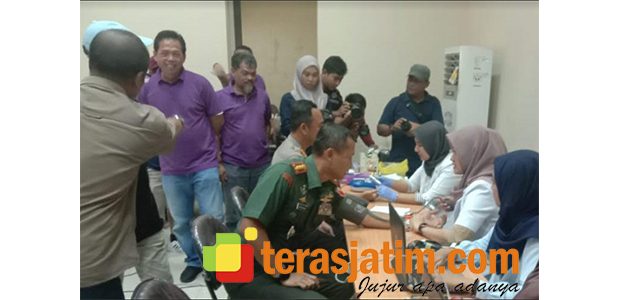 Peringati HPN Tahun 2020, Danrem dan Kapolrestabes Surabaya Ikut Donor Darah di PWI Jatim Peringati HPN Tahun 2020, Danrem dan Kapolrestabes Surabaya Ikut Donor Darah di PWI Jatim