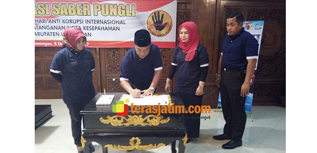 Peringati Hari Anti Korupsi, Tim Saber Pungli Lamongan Gelar Sosialisasi Peringati Hari Anti Korupsi, Tim Saber Pungli Lamongan Gelar Sosialisasi