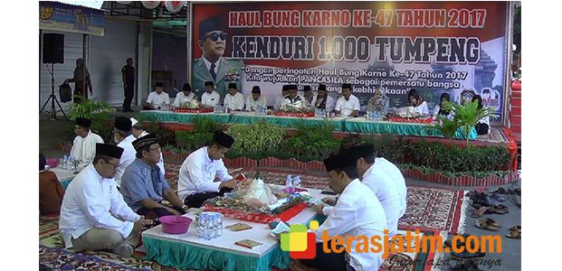 Peringati Haul Bung Karno ke 47, Warga Blitar Gelar Kenduri Seribu Tumpeng Peringati Haul Bung Karno ke 47, Warga Blitar Gelar Kenduri Seribu Tumpeng