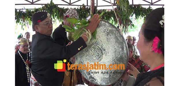 Peringati Maulud, Pemkab Blitar Gelar Ritual Pusaka Gong Kyai Pradah Peringati Maulud, Pemkab Blitar Gelar Ritual Pusaka Gong Kyai Pradah