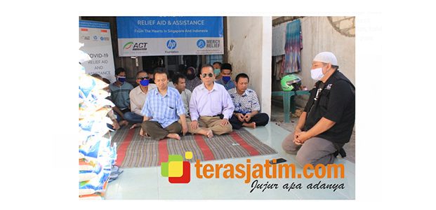 Sepi Job Karena Corona, Pemijat Tuna Netra di Bojonegoro Terima Bantuan Sembako Sepi Job Karena Corona, Pemijat Tuna Netra di Bojonegoro Terima Bantuan Sembako